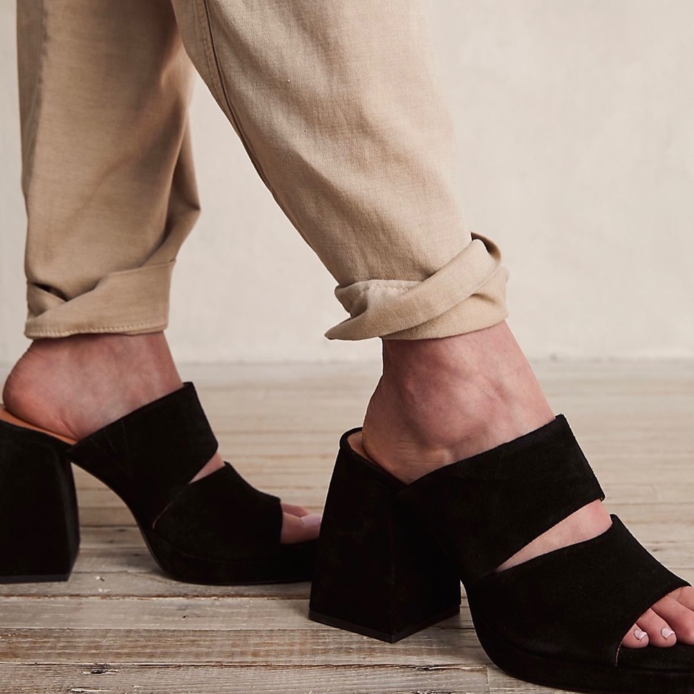 NWT Free People Love is everywhere black suede Platform Sandals size US 7